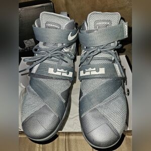 Lebron soldier IX  gray size 11.5